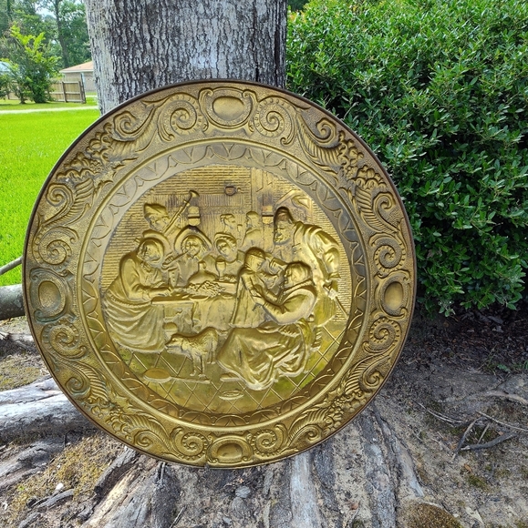 ANTIQUE English Peerage Embossed Brass Tavern Scene Wall Hanging LARGE - Picture 2 of 3